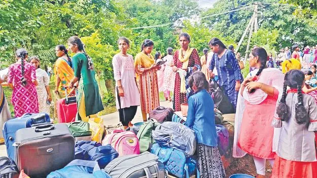 Montha Cyclone Effect: గురుకుల బాలికలు ఇంటిబాట