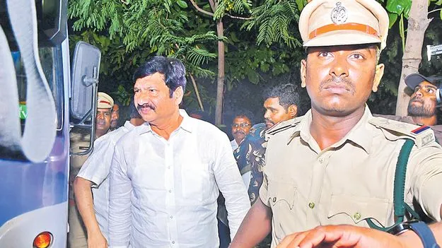 Excise Officials: జోగి రమేశ్‌ అరెస్టు