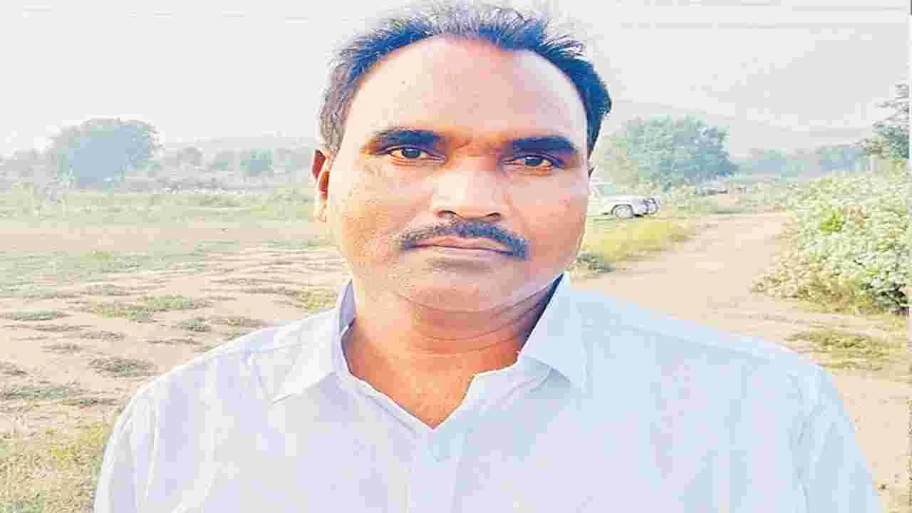Chittoor YCP Sarpanch: మామూలోడు కాదు.. మాయలోడు