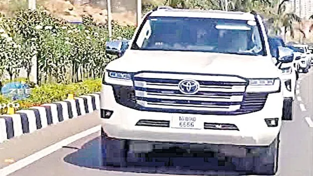 Bandi Sanjay: కార్‌ పార్టీ.. అక్రమ లగ్జరీ కార్లపై నడుస్తోందా