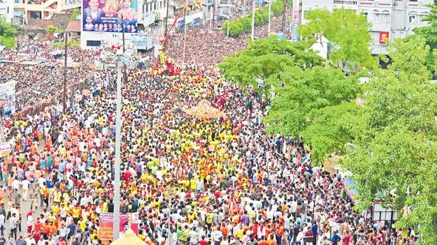 Vizianagaram: వైభవంగా సిరిమానోత్సవం