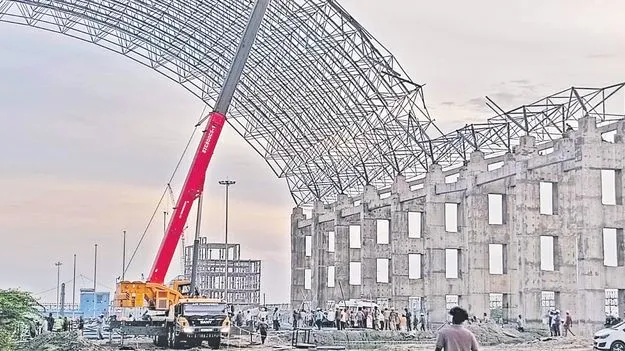 Tragic Accident: విరిగిపడిన ఆర్చ్‌ దిమ్మెలు.. 9 మంది దుర్మరణం