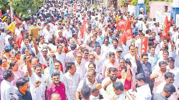 AP Teachers Union Federation: సమస్యలు పరిష్కరించకుంటే మరో ఉద్యమం