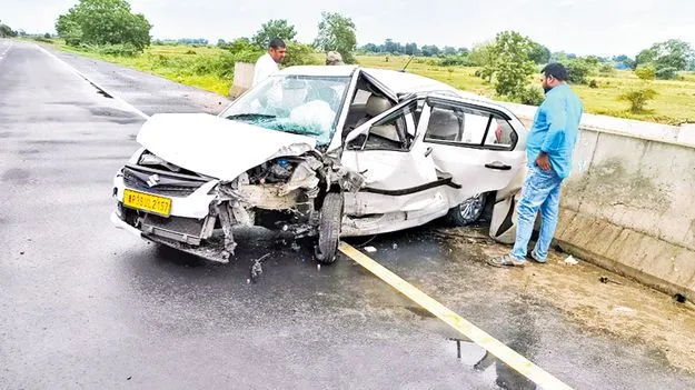 Car Accident: అంత్యక్రియలకు వచ్చి.. ప్రమాదం బారిన