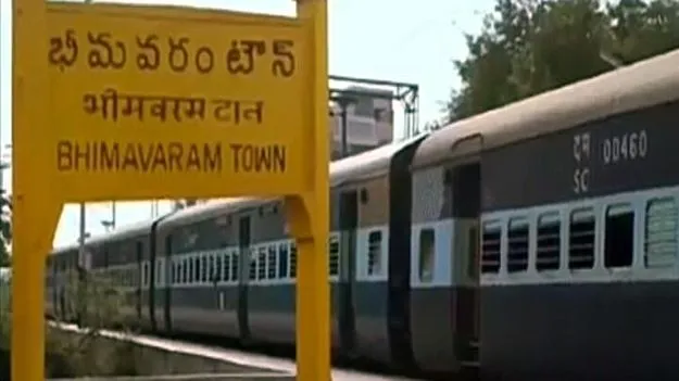 Bhimavaram: రైలులో విద్యార్థినిపై టీటీఈ వేధింపులు