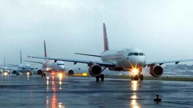 Monsoon Impact: విమానాలకు అంతరాయం