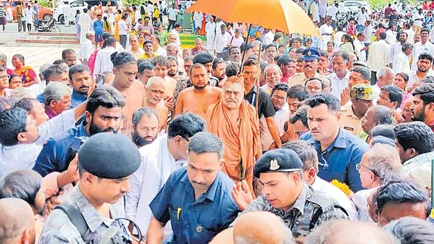 Temple Visit: కాల్వబుగ్గలో కంచి పీఠాధిపతి