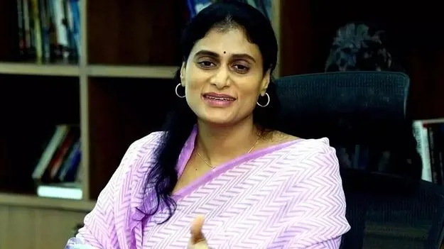 YS Sharmila: పెండింగ్‌ ప్రాజెక్టుల పూర్తిపై దృష్టి పెట్టండి