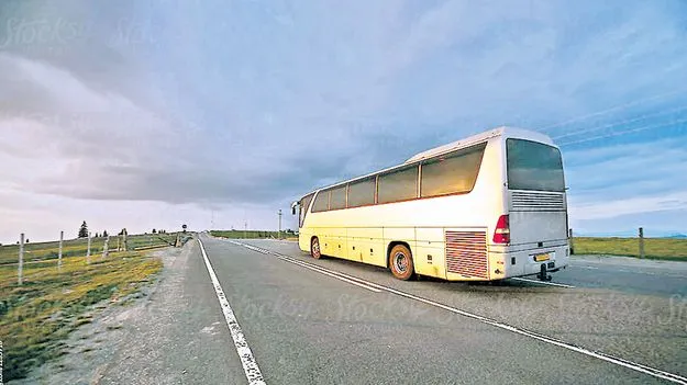 Private Buses: పొరుగు మార్గంలో ప్రైవేటు
