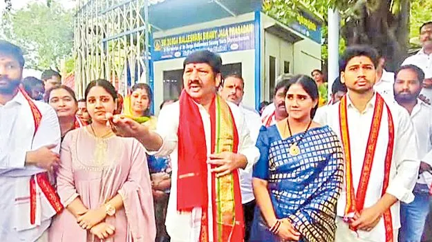 Vijayawada: దుర్గగుడిలో జోగి అత్యుత్సాహం