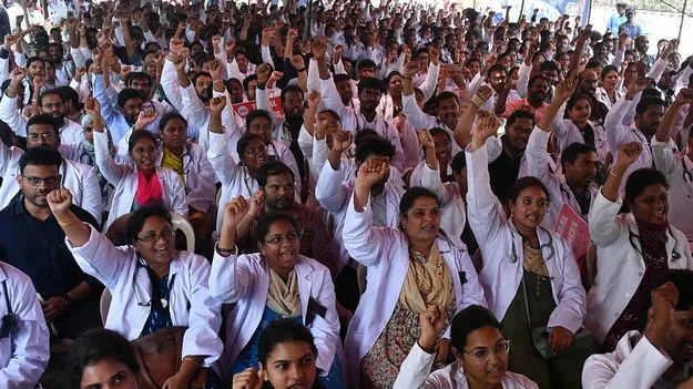 Leaders of Medical Associations: సమ్మె విరమించిన పీహెచ్‌సీ వైద్యులు