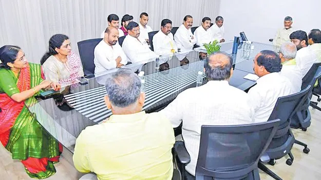 CM Chandrbabu: జూబ్లీహిల్స్‌లో పోటీకి టీడీపీ దూరం