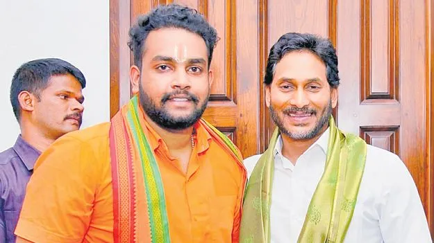YSRCP Student Leader: విశాఖలో వైసీపీ డ్రగ్స్‌ దందా