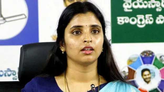 Kurnool Police: వైసీపీ అధికార ప్రతినిధి యాంకర్‌ శ్యామలకు నోటీసులు