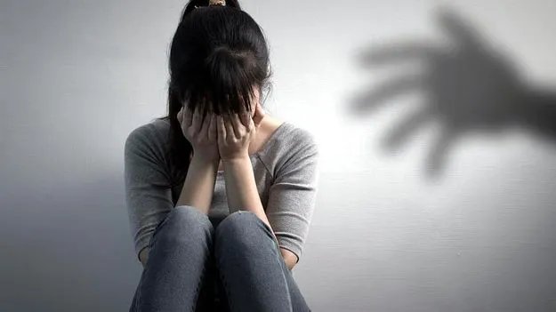 Srikakulam: తల్లిదండ్రులను మత్తులో ఉంచి..బాలికపై ఏడాదిగా అత్యాచారం