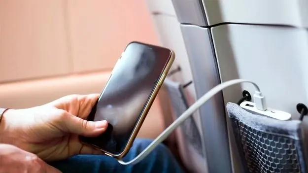Airline Safety: విమానాల్లో పవర్‌ బ్యాంకులపై నిషేధం