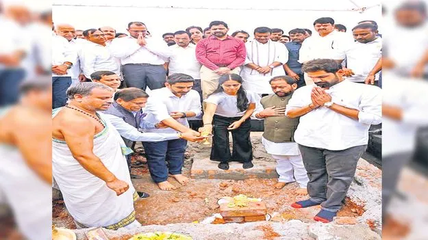 Minister Lokesh: హైదరాబాద్‌కు దీటుగా విశాఖ