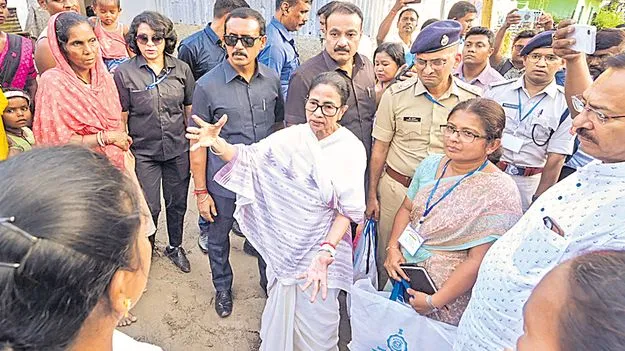 CM Mamata Banerjee: బాధితురాలు కాలేజీ బయటకు.. అర్ధరాత్రి ఎలా వెళ్లింది