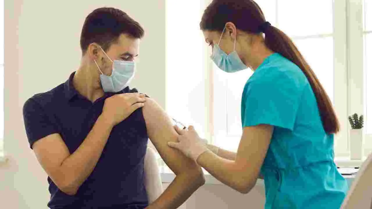 Vaccines for Adults: పెద్దలు వేసుకోవాల్సిన టీకాలు కూడా ఉన్నాయి! అవేంటో తెలుసా?