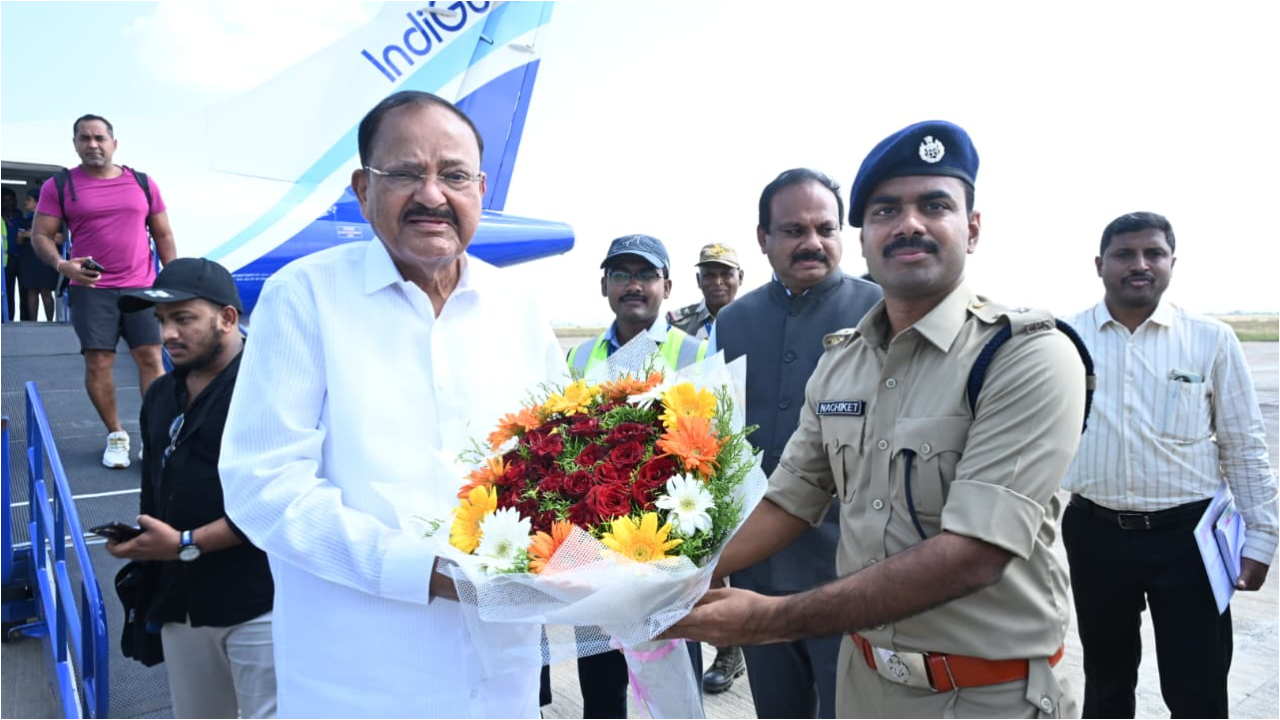 Venkaiah Naidu: కడపకు చేరుకున్న మాజీ ఉపరాష్ట్రపతి వెంకయ్య నాయుడు
