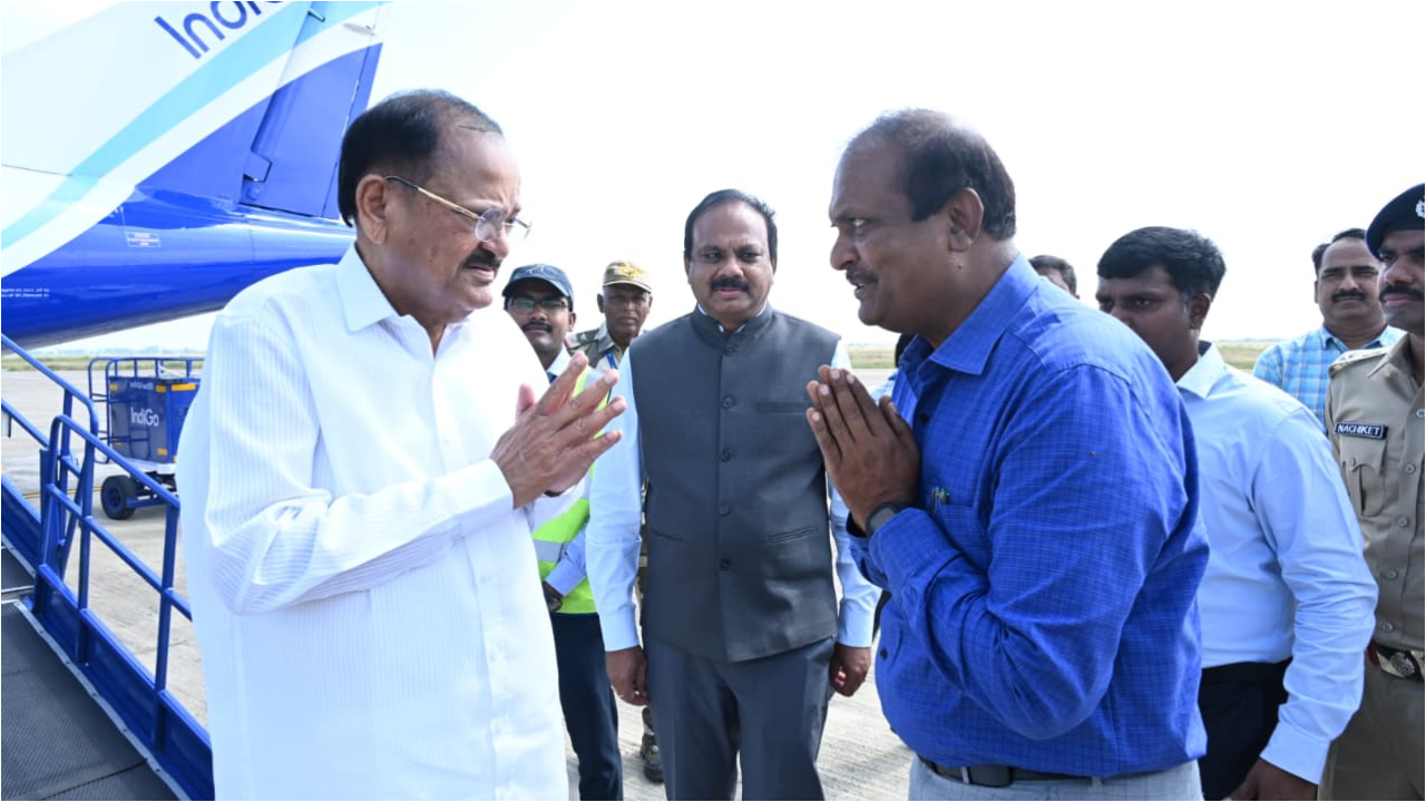 Venkaiah Naidu: కడపకు చేరుకున్న మాజీ ఉపరాష్ట్రపతి వెంకయ్య నాయుడు
