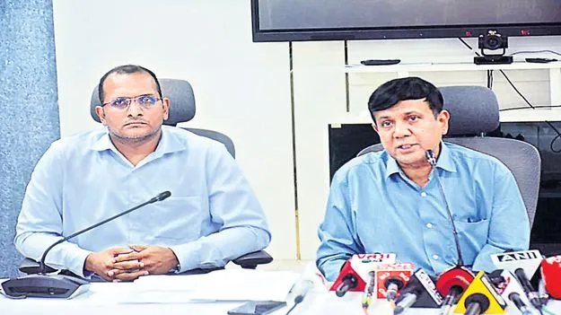 అత్యవసరమైతే తప్ప బయటకు రావొద్దు