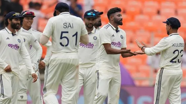 Ind Vs WI Test Live: వెస్టిండీస్ తడబాటు.. తొలి ఇన్నింగ్స్‌లో స్కోరు ఇదీ