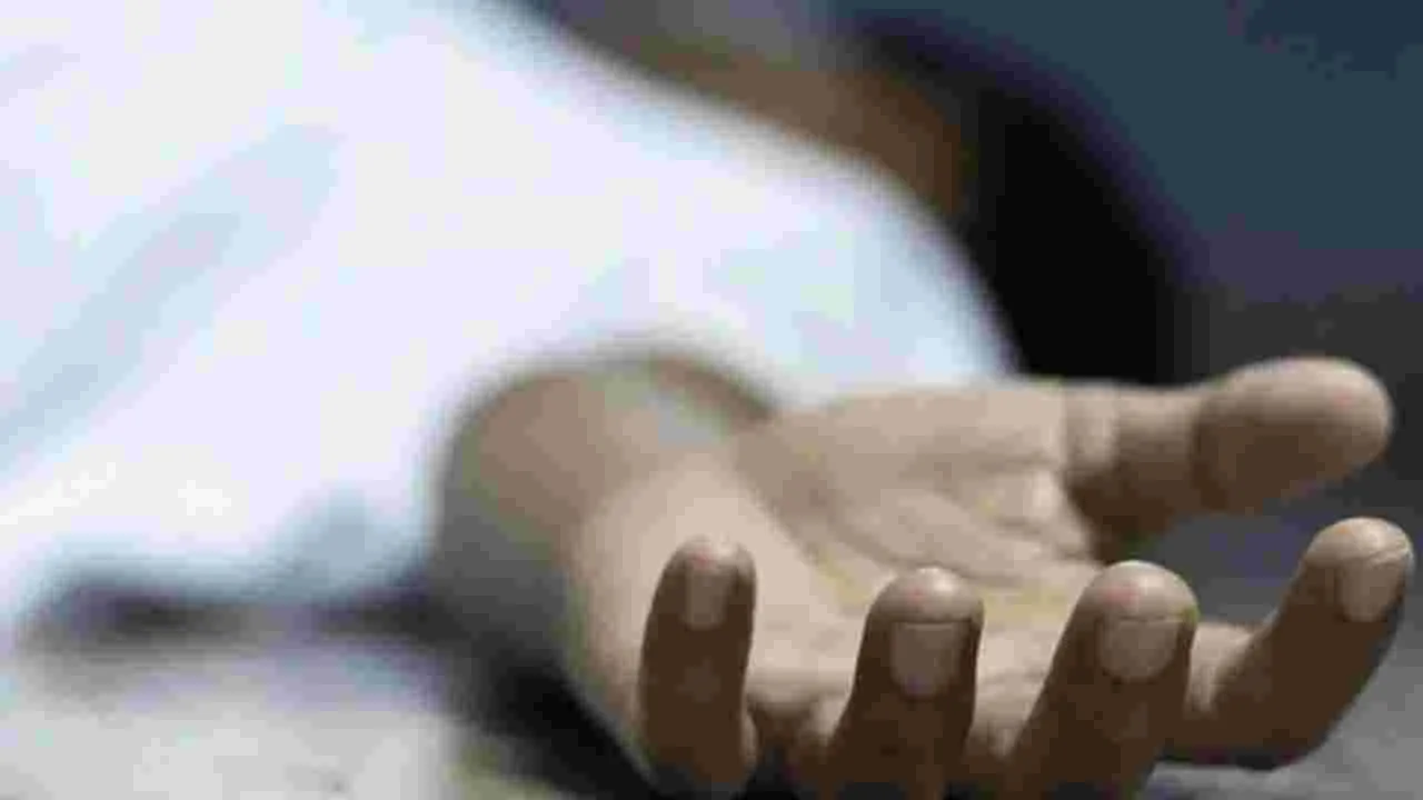 Crime: తీవ్ర విషాదం.. గడ్డిమందు తాగి విద్యార్థిని ఆత్మహత్యాయత్నం 