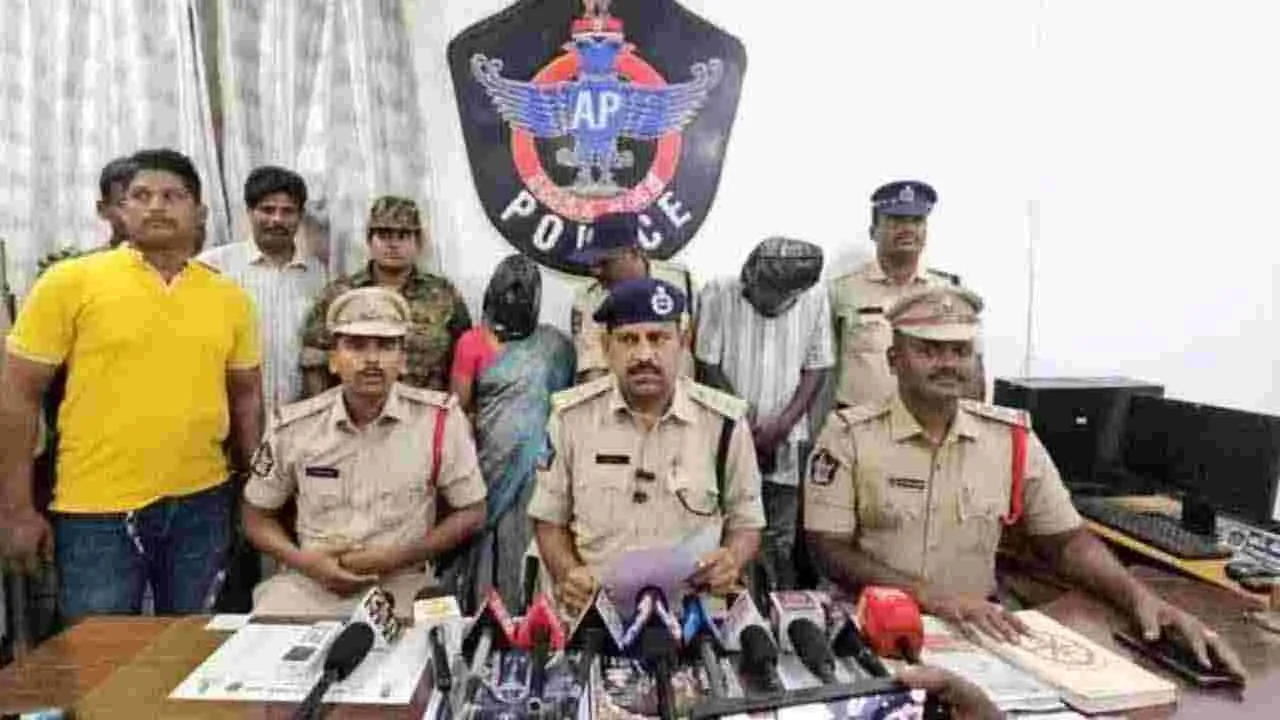 Wife Eliminated Husband: ప్రియుడి మోజులో  భర్తను చంపిన భార్య