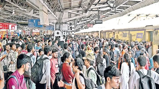 రైళ్లు,బస్సులుఫుల్‌..