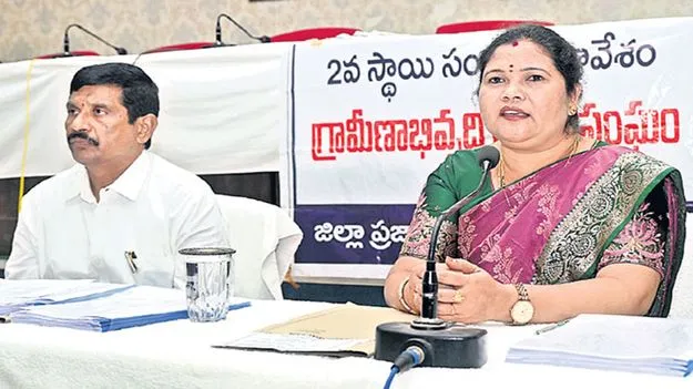 విద్యాలయాల్లో సమస్యలపై గళం