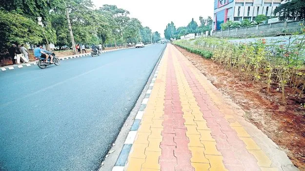 బీచ్‌రోడ్డుకు సొబగులు 