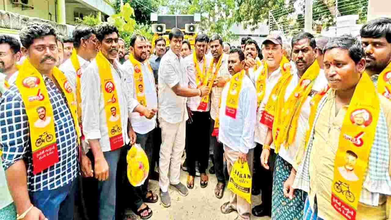 ప్రజా సంక్షేమానికి ప్రాధాన్యం: ఎమ్మెల్యే బీవీ