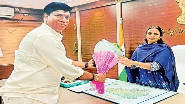 కలెక్టర్‌ను కలిసిన ఎమ్మెల్యే బీవీ