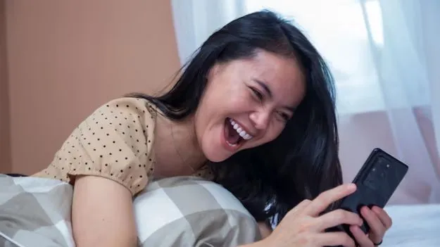 Is laughing Too Much Dangerous: అతిగా నవ్వడం ప్రమాదకరమా? నిపుణులు ఏమంటున్నారంటే..