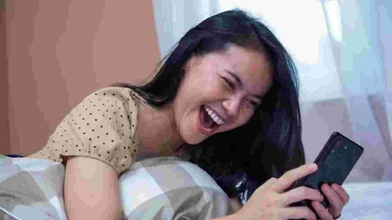 Is laughing Too Much Dangerous: అతిగా నవ్వడం ప్రమాదకరమా? నిపుణులు ఏమంటున్నారంటే..