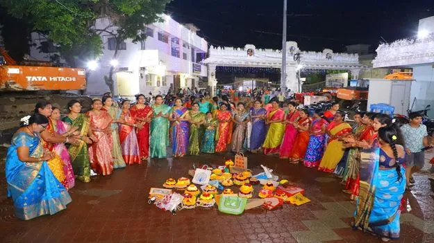 రాజన్న ఆలయంలో బతుకమ్మ వేడుకలు