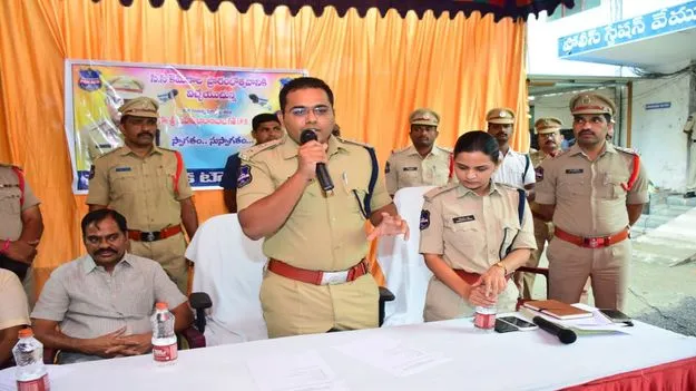 నేరాల నియంత్రణకు సీసీ కెమెరాలు అవసరం