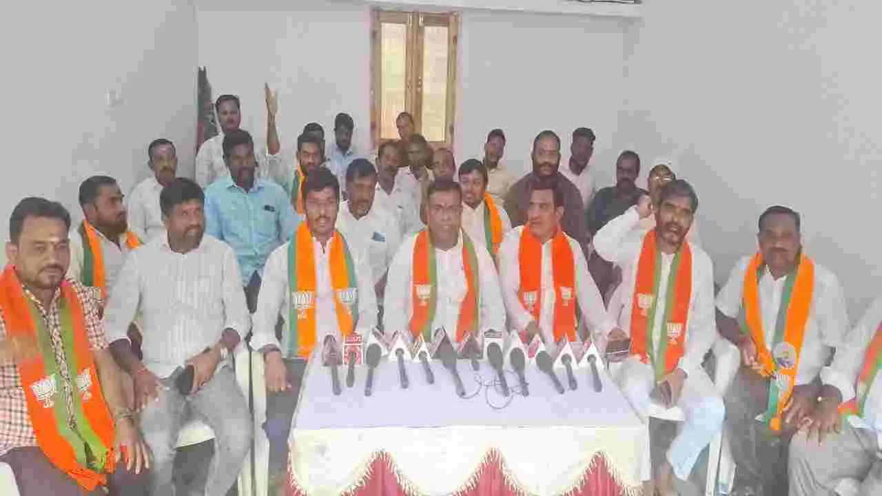 రాజన్న ఆలయం మూసివేతకు వ్యతిరేకం..