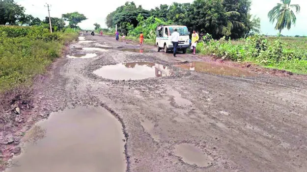 రహదారులు అధ్వానం