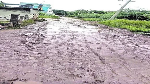 వర్షం వస్తే.. మొత్తం చిత్తడే ..! 