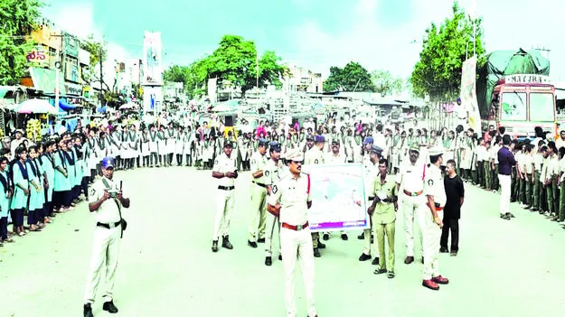 పోలీసు అమరవీరులకు నివాళి