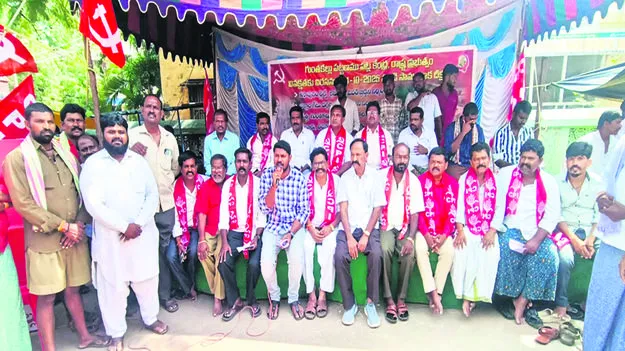 ప్రజాసమస్యలపై సీపీఐ సామూహిక దీక్ష