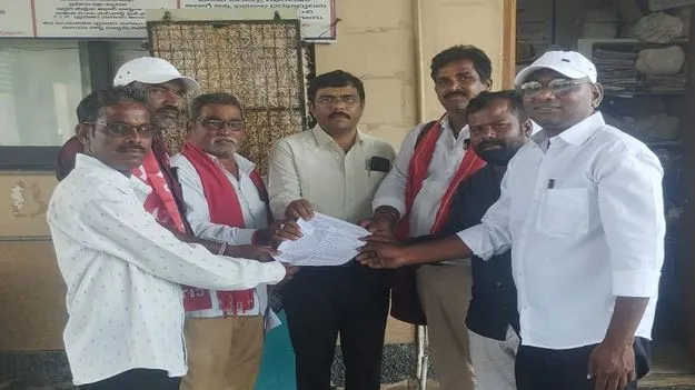 భవన నిర్మాణ కార్మికుల సమస్యలు పరిష్కరించాలి