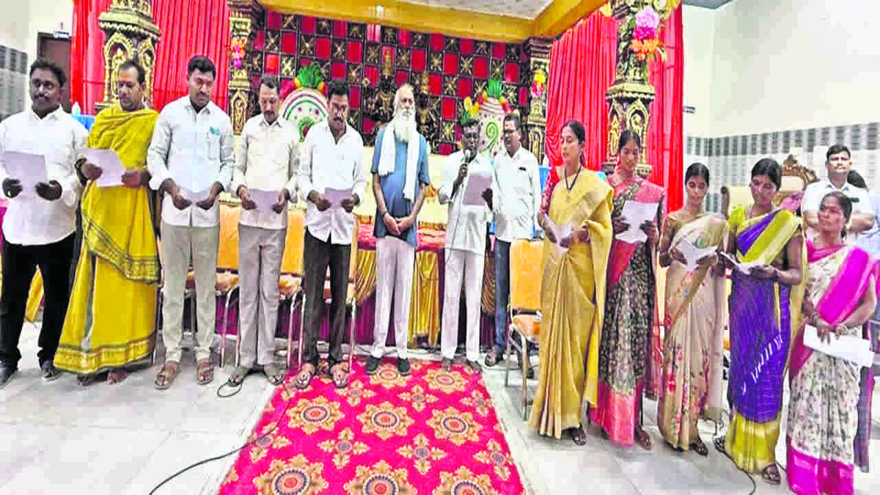 ఆలయ కమిటీ ప్రమాణ స్వీకారం