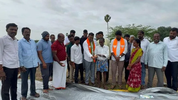 తేమ శాతం నిబంధన లేకుండా ధాన్యం కొనుగోలు చేయాలి