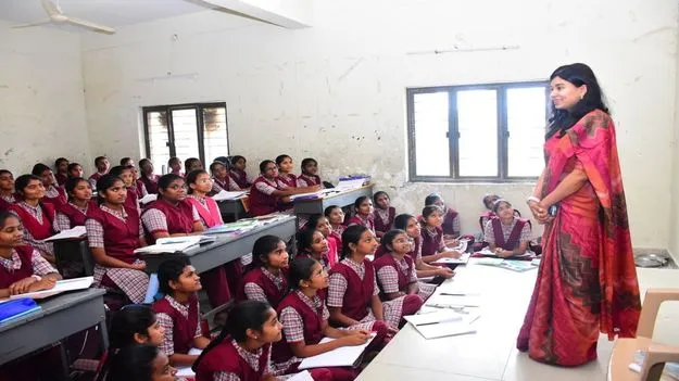 ఉన్నత విద్యనభ్యసించి ఆదర్శంగా నిలవాలి