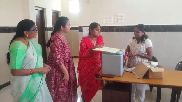 ఆరోగ్య కేంద్రంలో డీఎంహెచ్‌వో తనిఖీ