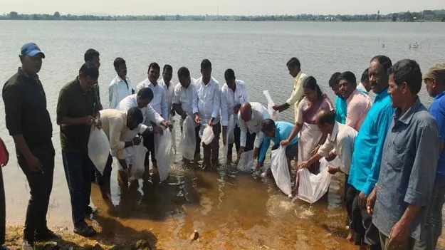 మత్స్య కార్మికుల ఆర్థికాభివృద్ధికి ప్రభుత్వం కృషి