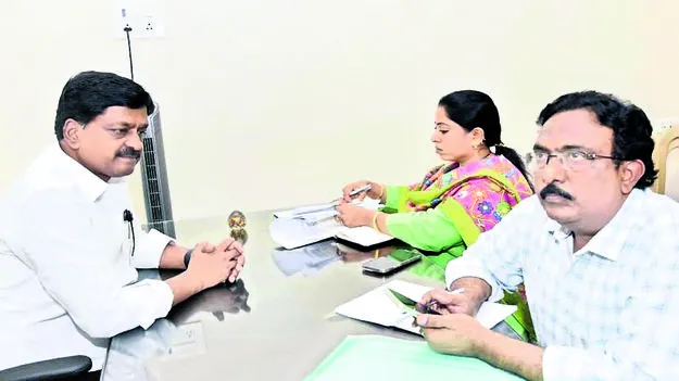 రోజూ తాగునీరు సరఫరా చేయండి 